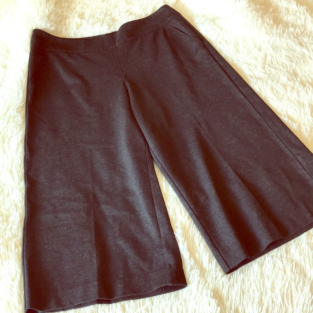 NWT CAbi factory charcoal gaucho pant || size 14